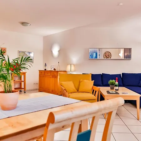 Ostseerose Ein Strandkorb Ist Im Sommer Inclusive * Zempin