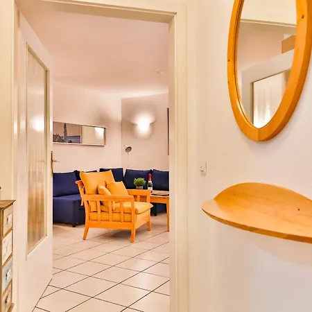 Ostseerose Ein Strandkorb Ist Im Sommer Inclusive Zempin