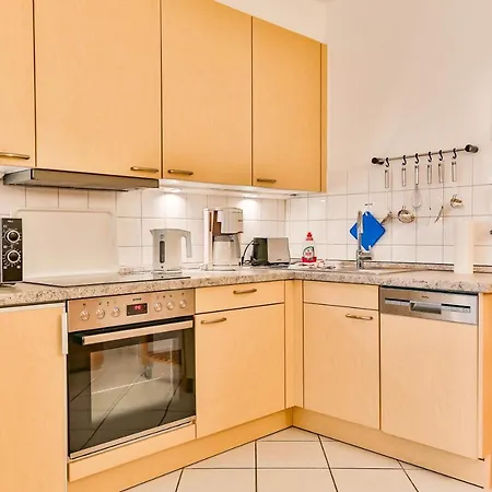 Ostseerose Ein Strandkorb Ist Im Sommer Inclusive