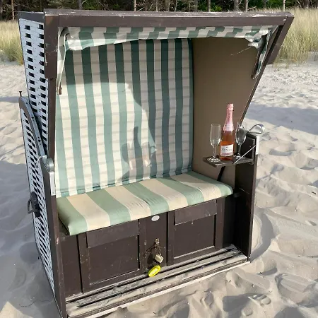 Ostseerose Ein Strandkorb Ist Im Sommer Inclusive * Zempin