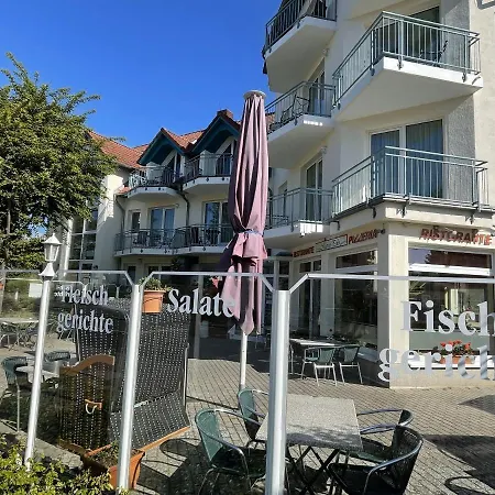Ostseerose Ein Strandkorb Ist Im Sommer Inclusive