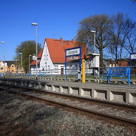 Ostseerose Ein Strandkorb Ist Im Sommer Inclusive Daire Zempin