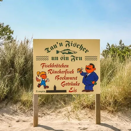 Daire Ostseerose Ein Strandkorb Ist Im Sommer Inclusive Zempin